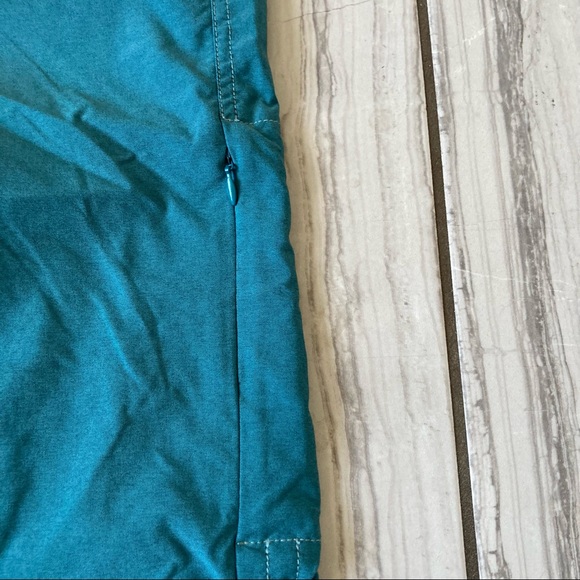 Kuhl Nylon/Polyester Bermudas. EUC like new - Picture 2 of 6